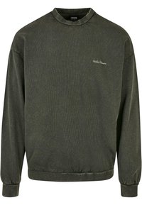 Sudadera de manga larga color verde oscuro con cuello redondo, con pequeño texto blanco "Urban Classics" en el pecho izquierdo, puños y dobladillo elásticos.