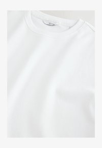 Unausgewählt, white