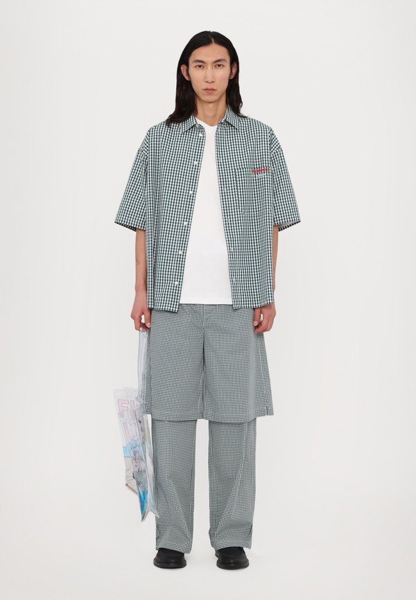 GINGHAM LOGO - Shorts2