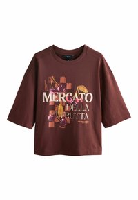 Maroon cotton t-shirt with short sleeves, featuring a graphic print of cherries and text "MERCATO DELLA FRUTTA" in white and beige.