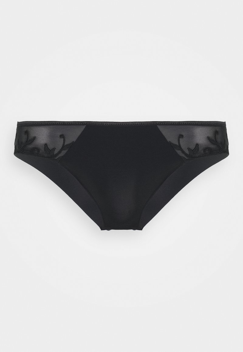 Čierne nohavičky s hladkým materiálom a priesvitným čipkovým lemovaním, ktoré majú zložitú kvetinovú výšivku pozdĺž okrajov a jednoduchý, moderný strih.