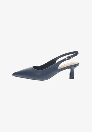 Sandaia con tacco a blocco basso di colore blu navy, con punta affusolata e materiale morbido. Presenta una chiusura con fibbia sulla cinturini regolabile.