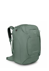 Sac à dos vert, durable, de forme rectangulaire, avec plusieurs compartiments, des bretelles ajustables et un logo de la marque sur le devant.