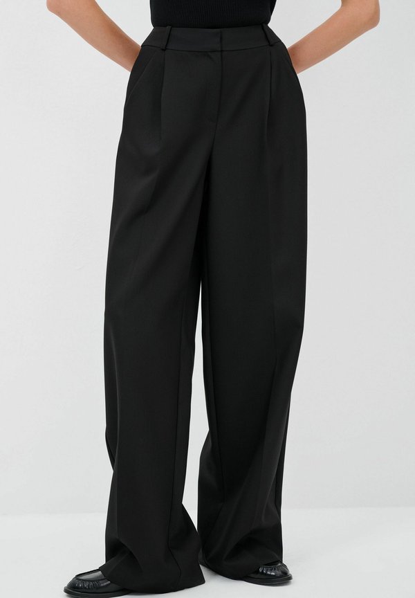 TROUSERS - Stoffhose
