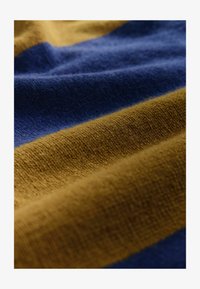 Nevybrané, camel brown blue stripe
