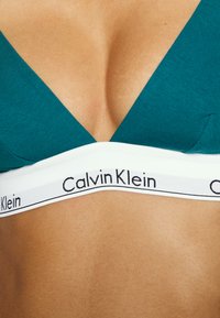Calvin Klein Underwear UNLINED TRIANGLE ICON COTTON MODAL - Sutiã triangular - topaz gemstone