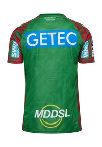 Groen sportshirt met rode accenten op de mouwen, voorzien van een gestructureerd patroon, een groot blauw "GETEC" logo en een gele "MDDSL" glimlach graphic.