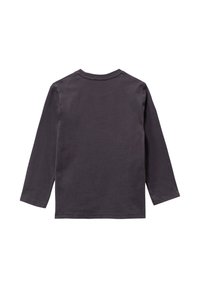 Maglietta a maniche lunghe in cotone grigio scuro. Presenta un collo rotondo e un design semplice. La vista posteriore mostra un tessuto uniforme senza adornamenti.