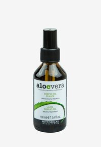 Aloe vera dermoolja i en 100 ml brun glasflaska med en svart spraydys. Etiketten har gröna accenter och tvåspråkig text.