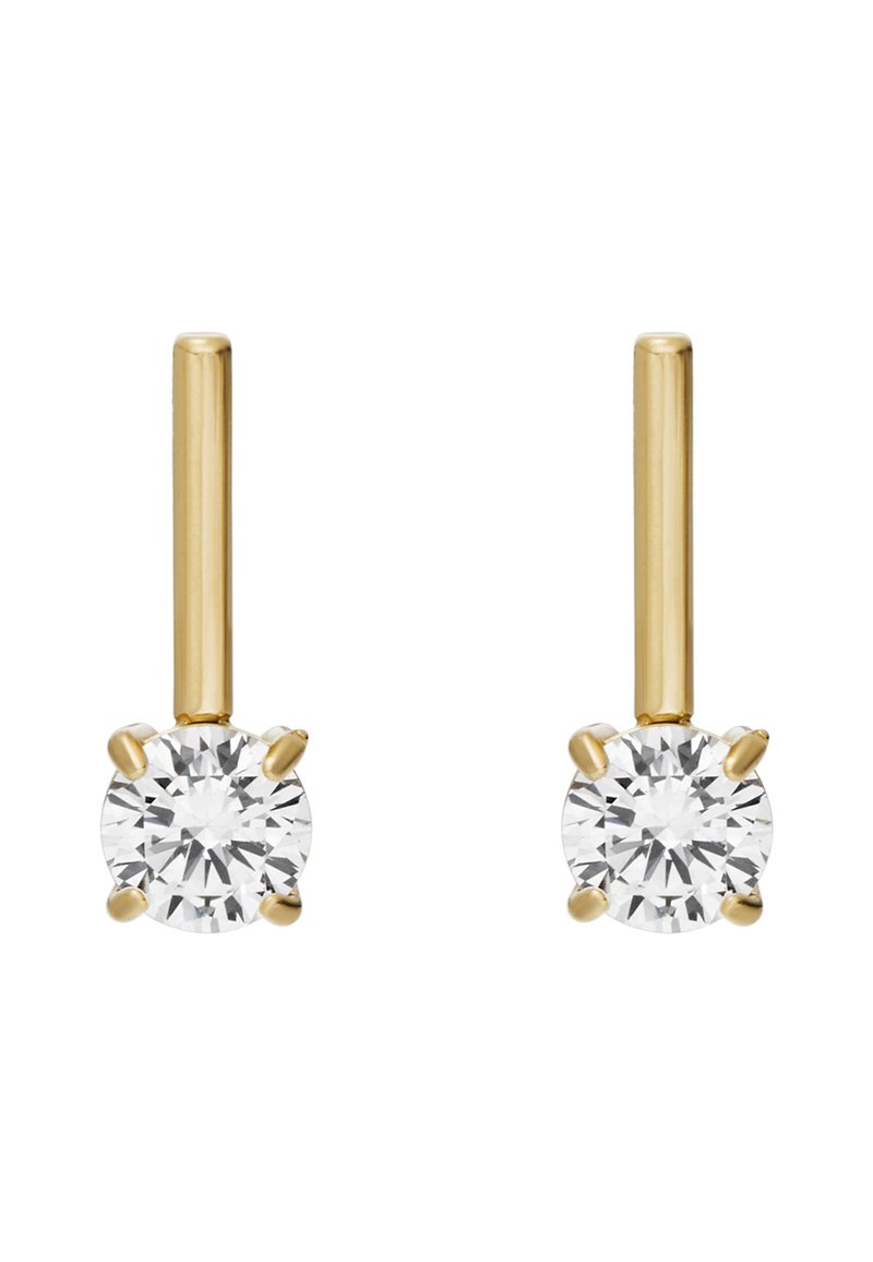 Une paire de boucles d'oreilles en or, chacune ornée d'une seule pierre précieuse transparente taillée en brillant rond, maintenue par quatre griffes.