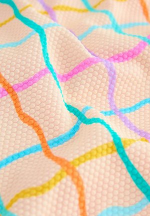 Strukturierter Stoff mit einem Pfirsich-hintergrund und einem Gitternetzmuster in Pastellfarben: rosa, orange, gelb, blau und grüne Linien.