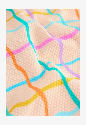 Tekstūruota medžiaga, turinti persikų spalvos foną su tinklelio raštu pastelinių spalvų: rožinė, oranžinė, geltona, mėlyna ir žalia linijos.