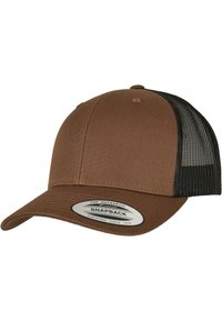 Brun snapback caps med solid frontpanel og sort netbagside. Inkluderer en flad skygge og et rundt mærke på fronten.
