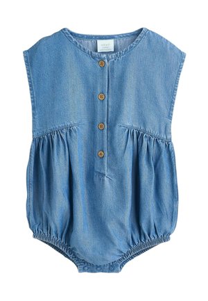 Baby-Strampler aus Baumwoll-Denim mit Kappenärmeln, vorderen Holzknöpfen, geraffter Taille, elastischen Beinöffnungen und Druckknöpfen am unteren Rand.
