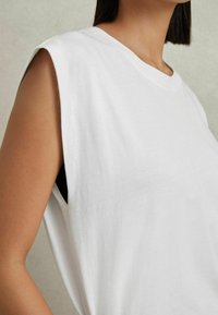 Reiss REGULAR FIT - MORGAN SLEEVE - Basic póló - white
