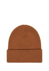 Bruine gebreide beanie met een omgeslagen rand. Gemaakt van zachte stof, heeft een gladde textuur en een rond ontwerp aan de bovenkant.