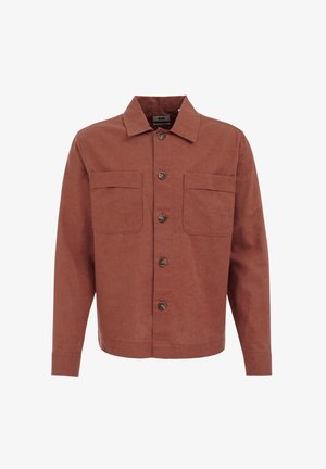 Rjav bombažni jakna s ovratnikom, sprednjim zapenjanjem na gumbe in dvema žepoma na prsih. Ima gladko teksturo in dolge rokave.