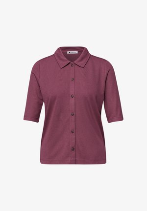 Koszulka polo z krótkim rękawem zapinana na guziki w stonowanym fioletowym kolorze z klasycznym kołnierzykiem i sześcioma guzikami z przodu.