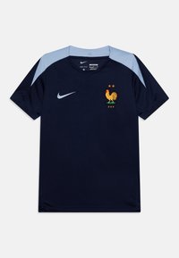 Námořnický sportovní dres s krátkým rukávem, světle modré ramenní akcenty, logo Nike a vyšívaný emblém kohouta se dvěma hvězdami.