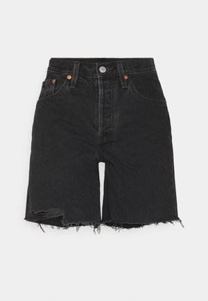 Sorte denim shorts med høj talje, der har en rå kant og slidte detaljer. Indeholder fem lommer og en metalknap lukning.
