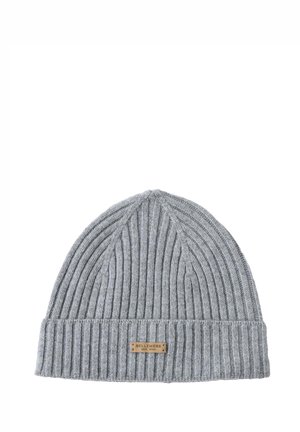 Berretto grigio lavorato a maglia con una trama a costine e un risvolto piegato. Presenta una piccola etichetta in pelle con la scritta "BELLEMERE NEW YORK" sul davanti.