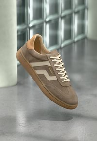 Επιλέχθηκε, greige