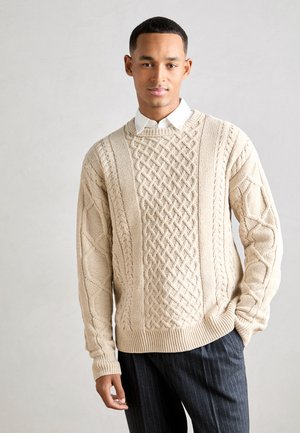 ROUND NECK EXTRA DROPPED SHOULDER SWEATER - Strikkegenser - parchment