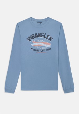 Long-sleeve blue t-shirt made of cotton. Features "Wrangler Motorcycle Club" graphic with red and black accents. Crew neckline.