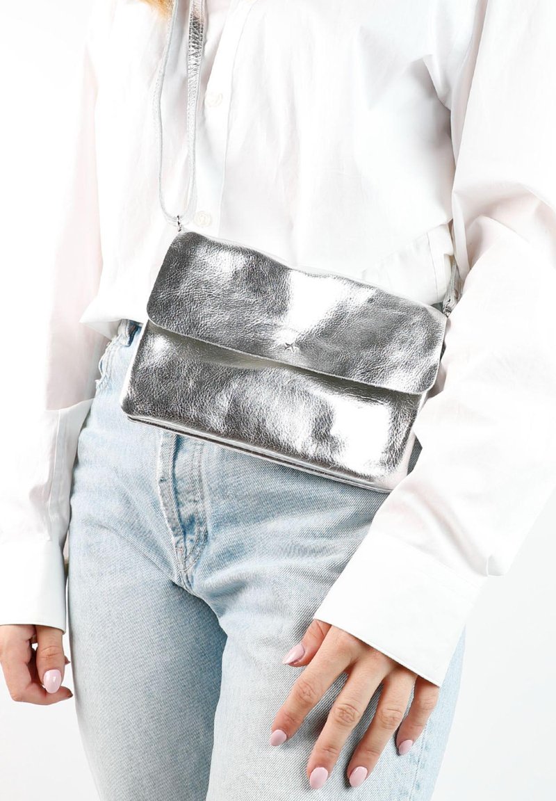 Manfield Clutch - silberfarben