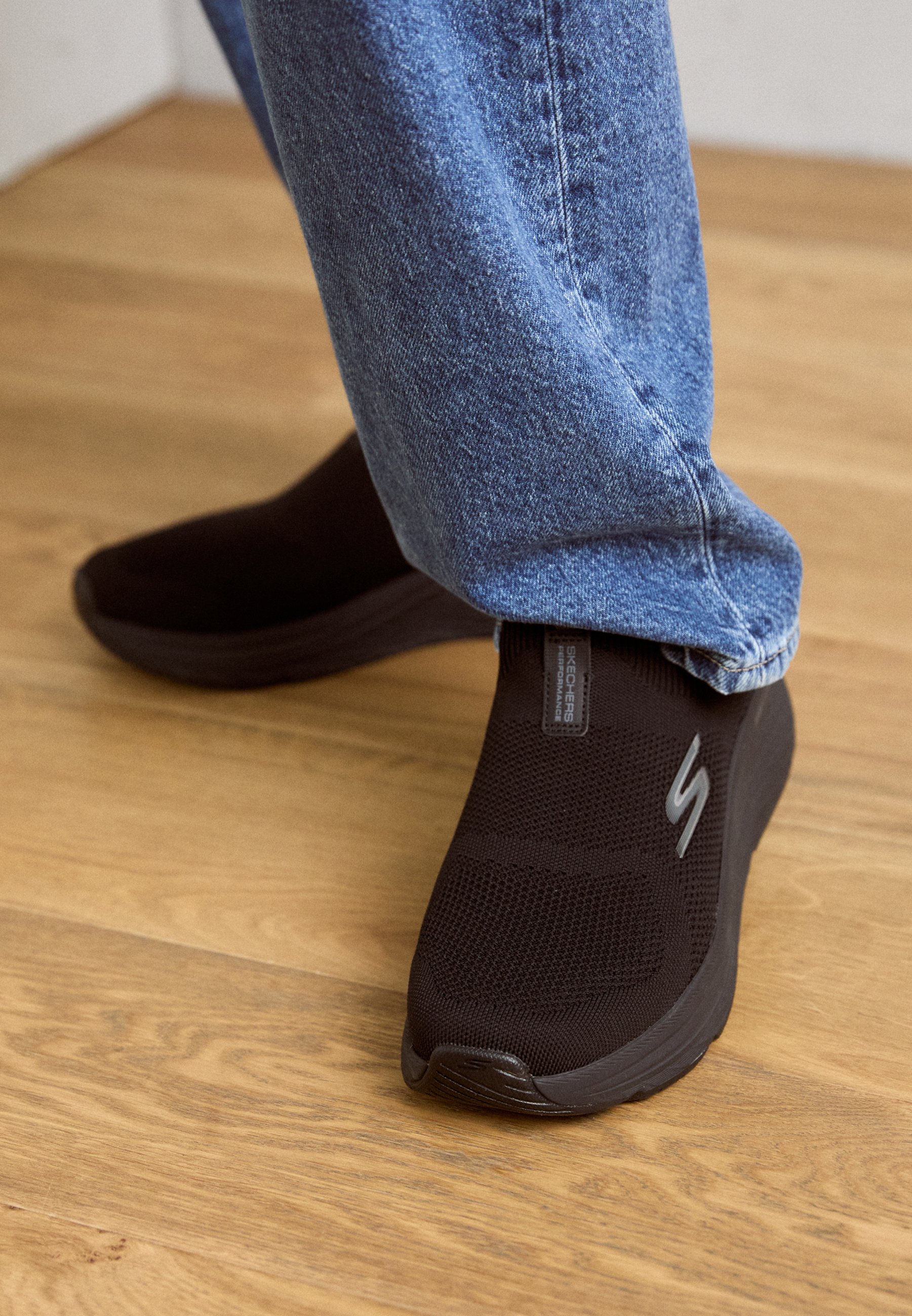 skechers max cushioning elite black