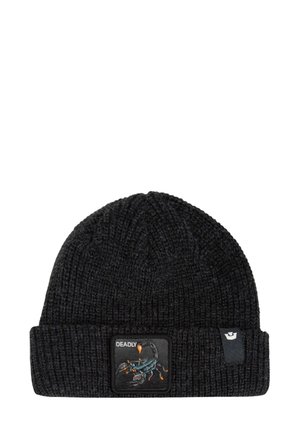 Bonnet en tricot noir avec un revers, arborant une patch d'un scorpion avec le texte "MORTEL". Tissu texturé avec des coutures visibles.