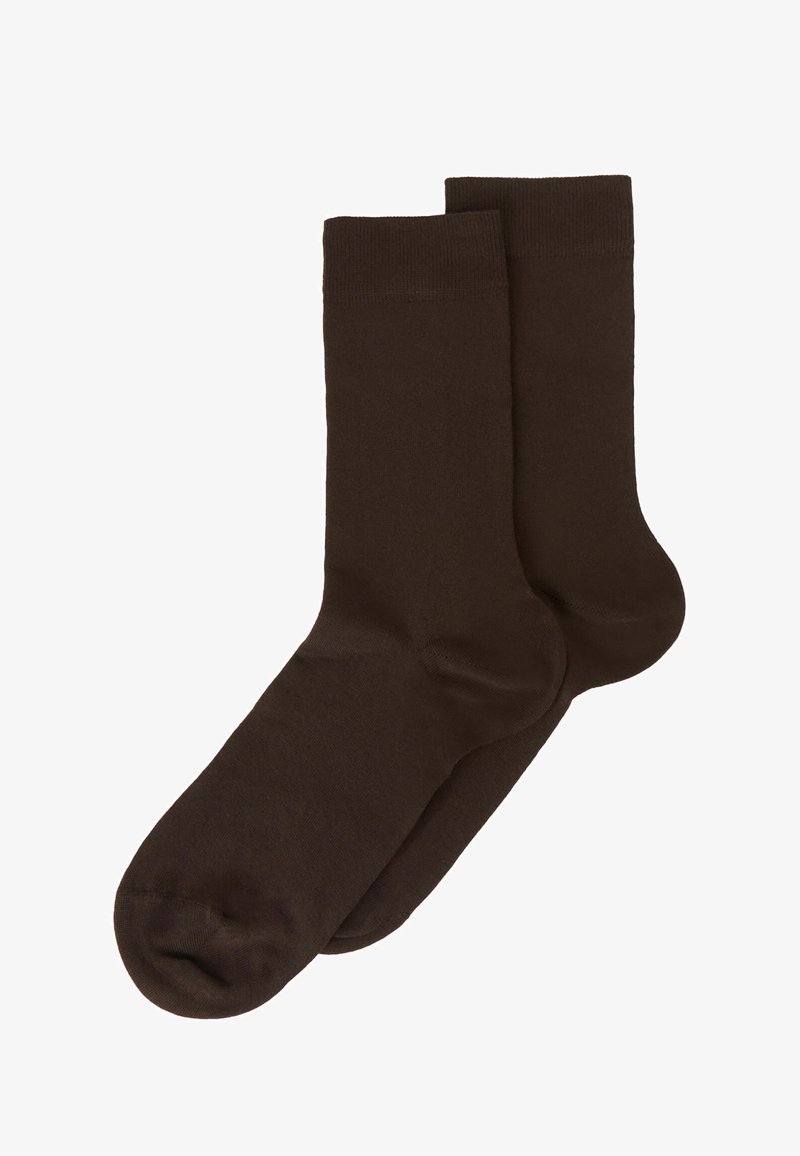 Calcetines de algodón marrón con una textura suave, que presentan un puño acanalado y un diseño de punta redondeada. Adecuados para uso casual.