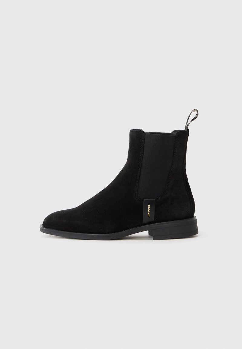 Bottes chelsea en daim noir avec des panneaux latéraux en élasthanne, bout rond et petit talon. Comprend une languette à l'arrière et un détail de logo sur le côté.