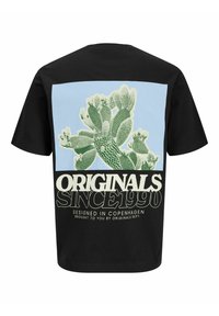 Musternš t-särk, millel on roheline kaktuse graafika helesinise ruudu sees. Tekst "ORIGINALS SINCE 1990" valge värviga. Puuvillane materjal.