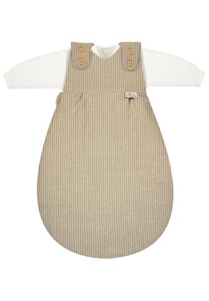 Beiger gewebter Schlafsack mit strukturiertem Stoff, langen weißen Ärmeln und Holzknopfdetails an den Schulterträgern.