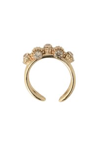 Goudkleurige ring met ingewikkelde details, met heldere edelstenen die zijn gezet tegen een geweven band. Open ontwerp stelt in staat om de maat aan te passen.