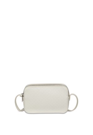 Lille rektangulær beige crossbody-taske med lynlås og justerbar rem, med diskret præget geometrisk mønster.