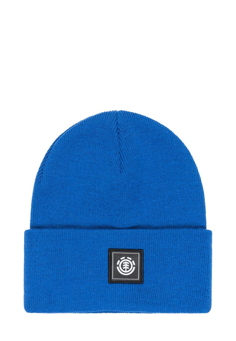 Beanie azzurro lavorato a maglia realizzato in un tessuto morbido con bordo ripiegato. Presenta una toppa quadrata con logo in bianco e nero sul davanti.