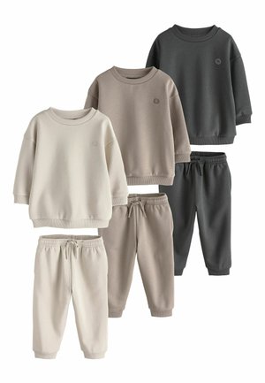Next, REGULAR FIT - 6PC PRICE STARTER SET - Tracksuit - neutral