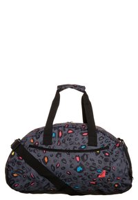 Sac fourre-tout à imprimé léopard en tissu gris avec des accents multicolores. Comprend une bandoulière réglable, deux poignées et une poche zippée frontale.
