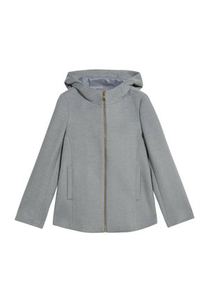 Abrigo gris con capucha, con cierre central y detalles en dorado. Presenta bolsillos laterales y un forro interior suave. Acabado de tela texturizada.