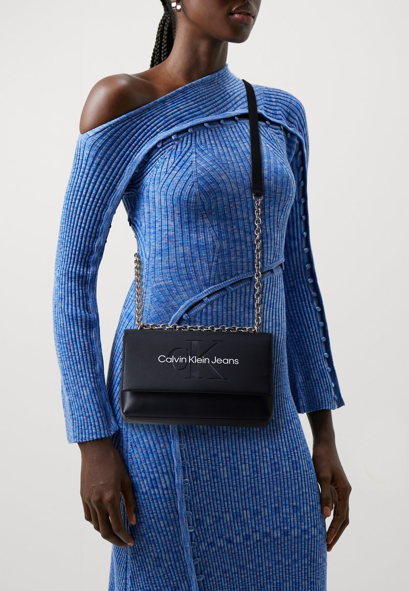 Calvin Klein Jeans SCULPTED FLAP - Torba preko tijela - fashion black