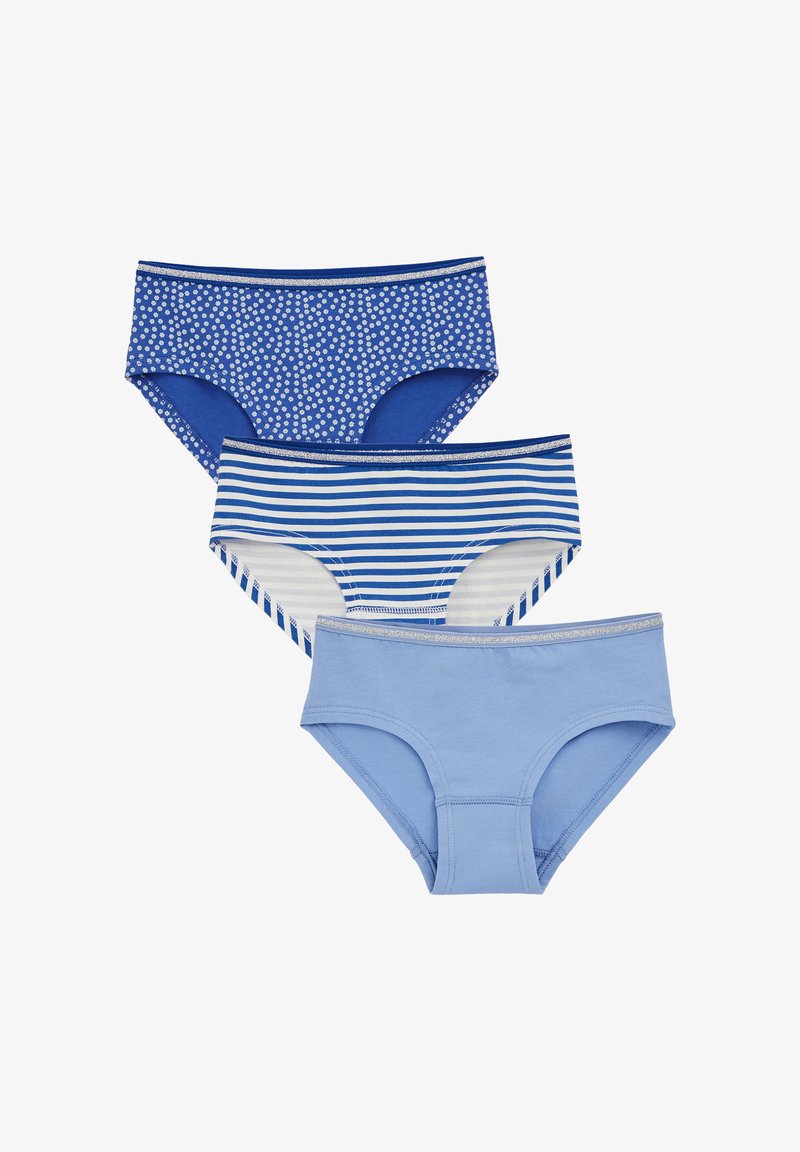 Trois paires de culottes pour femmes bleues : la première avec des points blancs, la deuxième à rayures bleues et blanches, la troisième unie bleu clair avec une ceinture argentée.