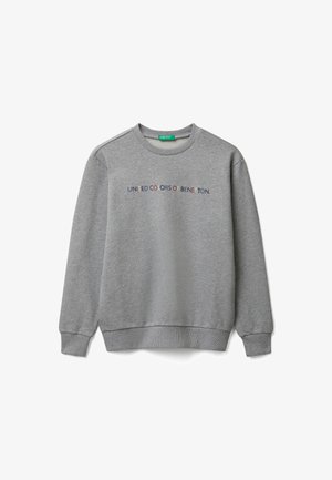 Felpa grigia con polsini e orlo a costine. Presenta la scritta ricamata "UNITED COLORS OF BENETTON" in lettere multicolori sulla parte anteriore.