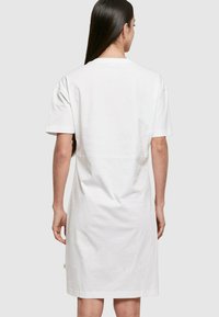 Merchcode LAS SLIT TEE  - Dzsörzéruha - white