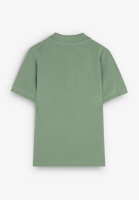 T-shirt à manches courtes, de couleur verte unie, en coton doux, avec un col côtelé et une texture lisse sans motifs ni accents visibles.