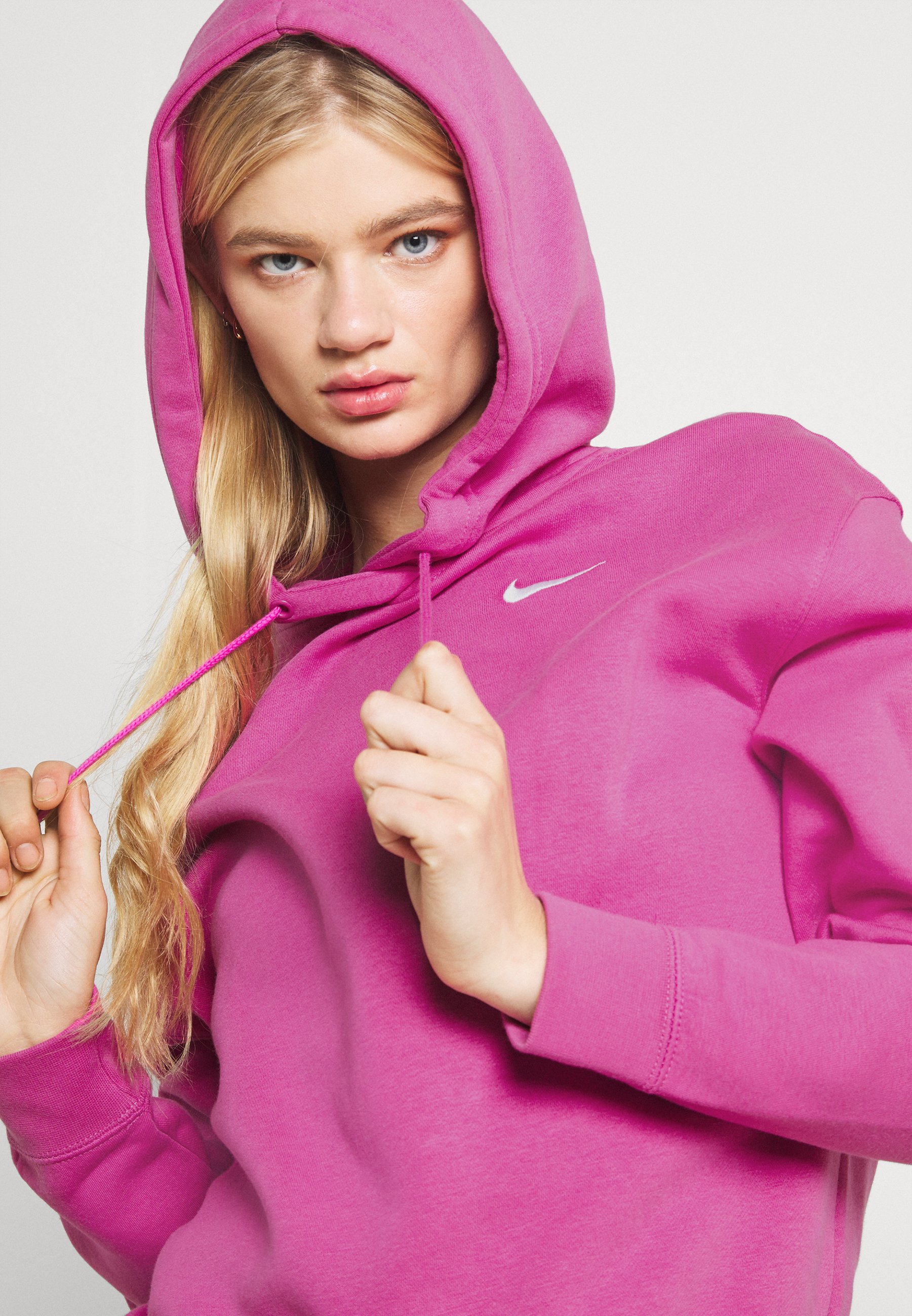 nsw fleece pant in active fuchsia
