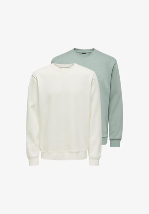 Zwei schlichte Sweatshirts mit Rundhalsausschnitt, eines in Off-White vorn und eines in Hellgrün dahinter, vor weißem Hintergrund dargestellt.