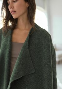 Next SOFT TOUCH WATERFALL LONGLINE - REGULAR FIT - Cardigan - green khaki