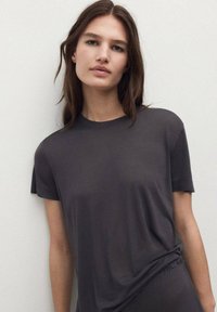 Dark gray, short-sleeve t-shirt made of soft fabric with a relaxed fit and round neckline. Smooth texture with minimal detailing.